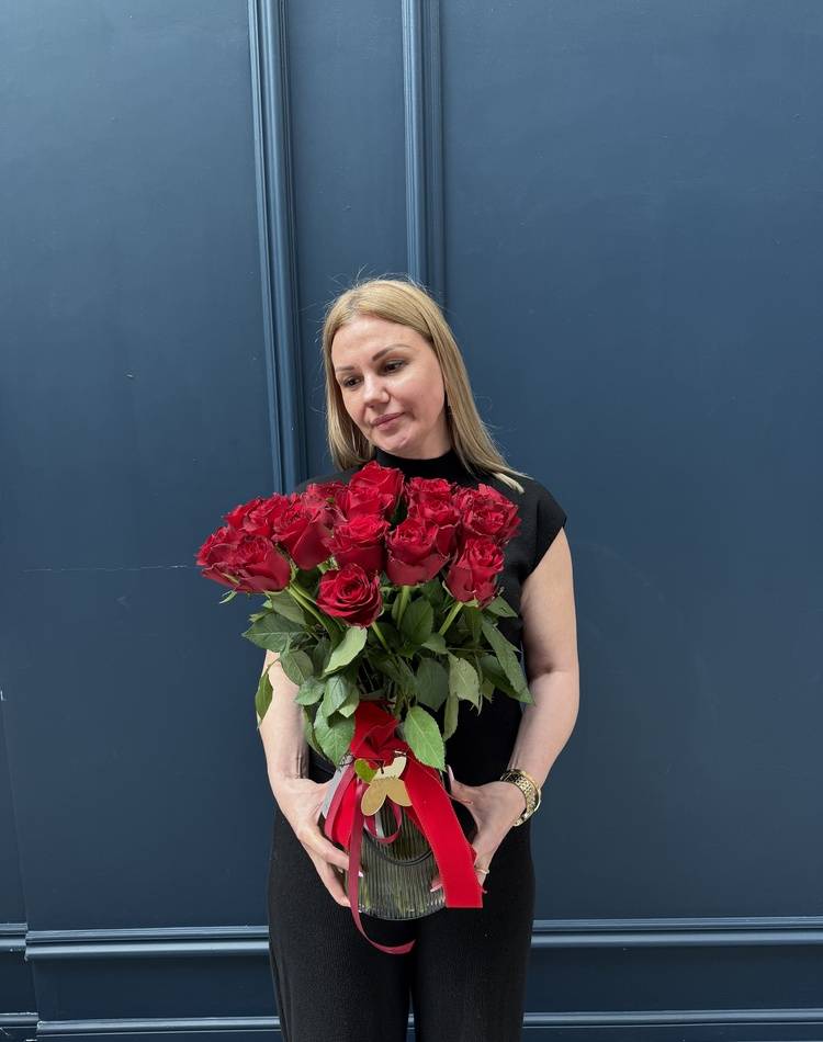 31 red roses in a vase