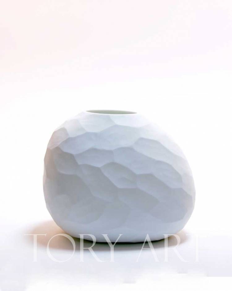 Vase Scales white glass, 19 cm