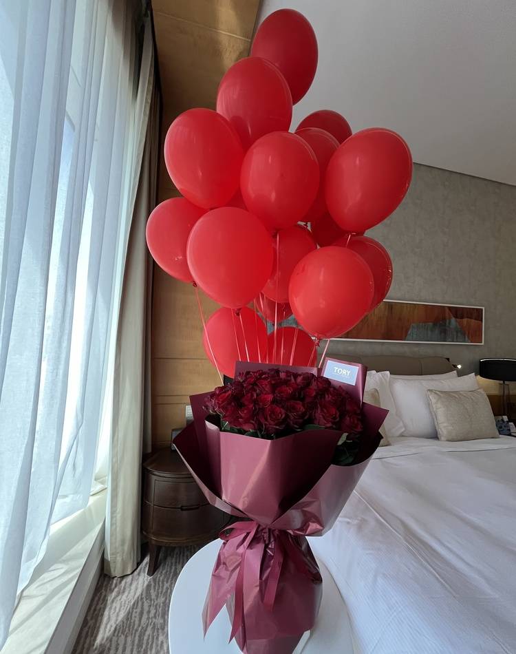 51 red roses 