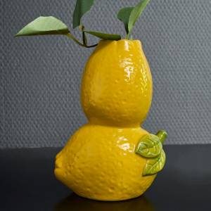 Vase 2 lemons, yellow - flowers delivery Dubai