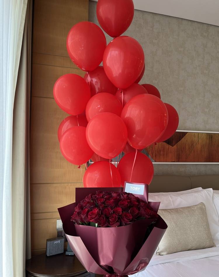 51 red roses 