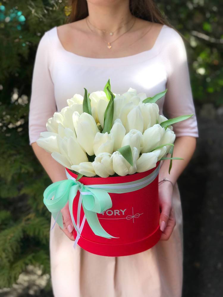 35 White Tulips in a Hat Box