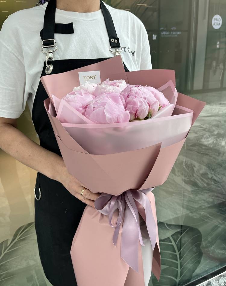 Bouquet of 7 pink peonies