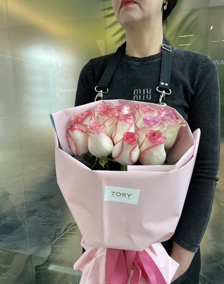 Bouquet of 15 Jumilia Roses