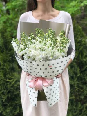 bouquet of 15 white matiols - flowers delivery Dubai