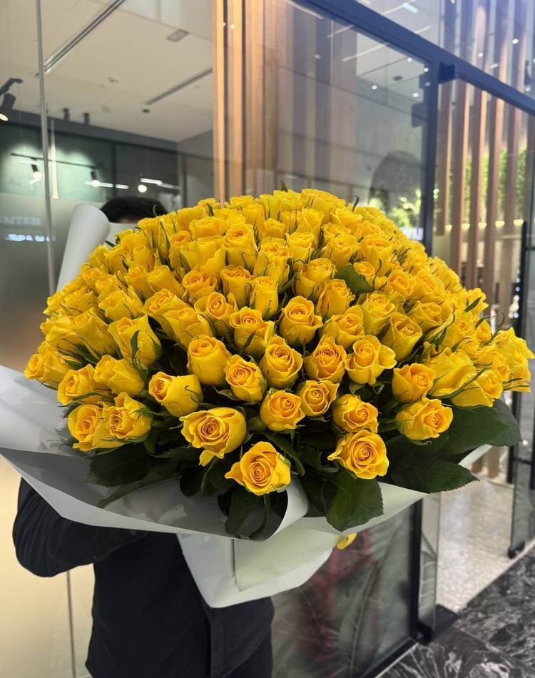 bouquet of 201 yellow roses