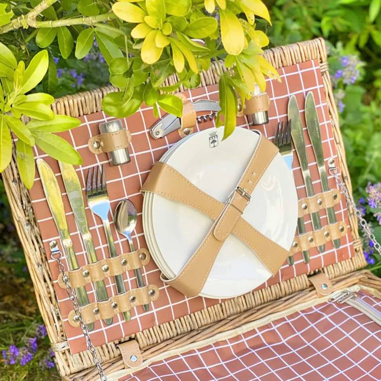 picnic basket 