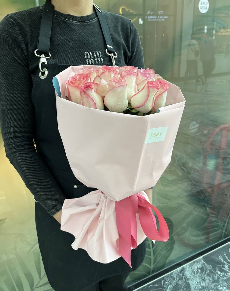 Bouquet of 15 Jumilia Roses