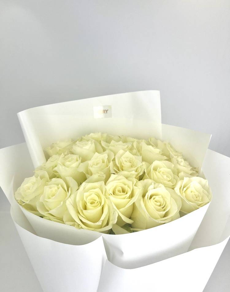 Bouquet of 15 White Roses