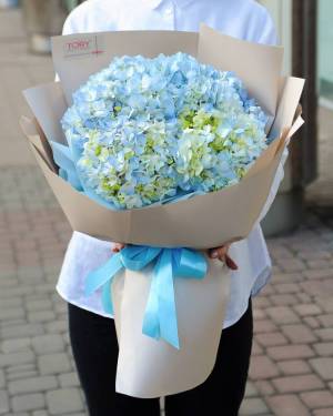 Bouquet of 7 blue hydrangeas - flowers delivery Dubai