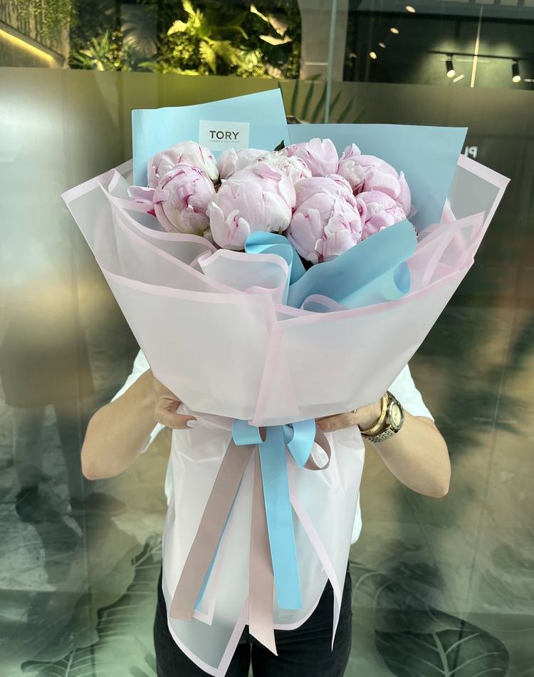 Bouquet of 9 pink peonies
