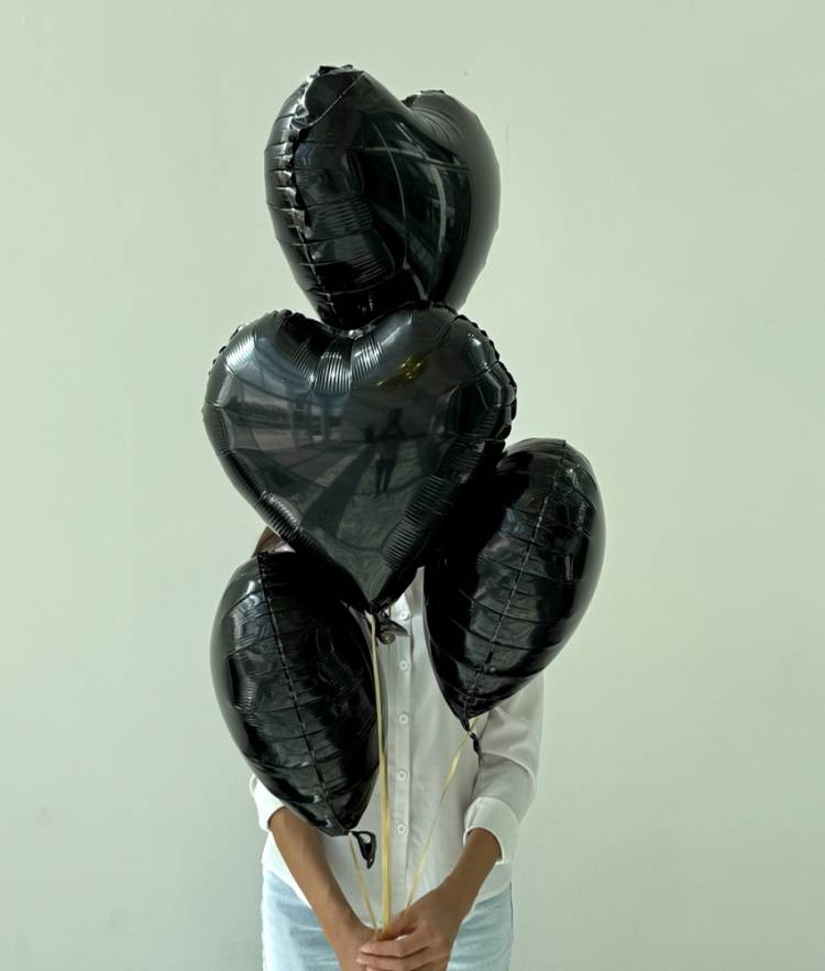 Bouquet of 5 black hearts balloons