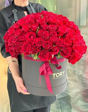 151 red roses in a hat box - flowers delivery Dubai