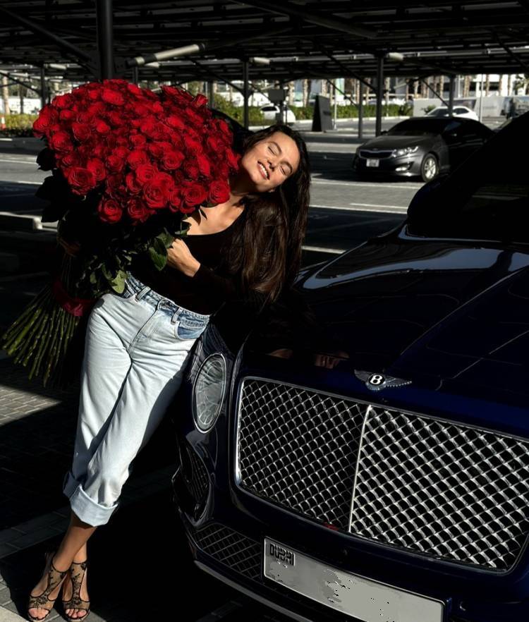 BOUQUET OF 200 IMPORTED RED ROSES, 100 CM