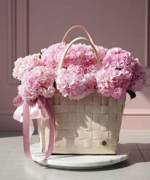 11 pink hydrangeas in a bag - flowers delivery Dubai