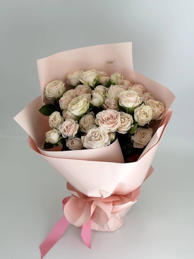 bouquet of 7 cream spray roses