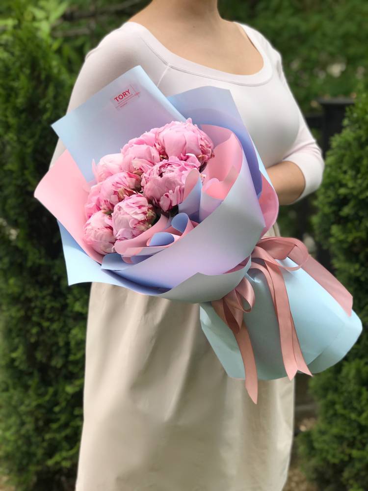 Bouquet of 9 pink peonies