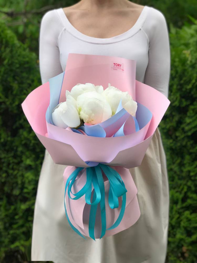 Bouquet of 5 white peonies