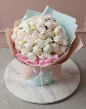 Bouquet of 51 white peonies - flowers delivery Dubai