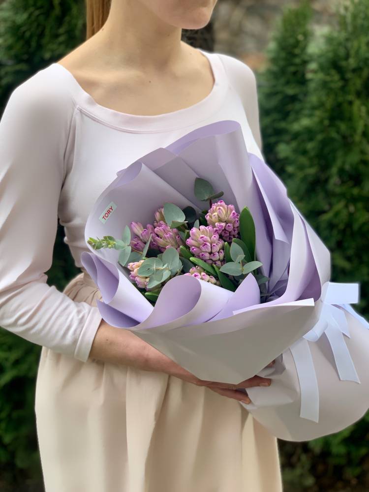 Bouquet of 9 purple hyacinths