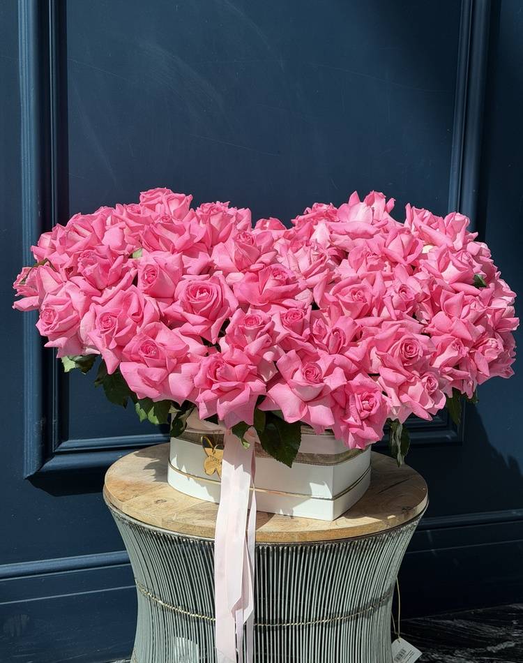 roses in a heart-box "Pure Feelings"