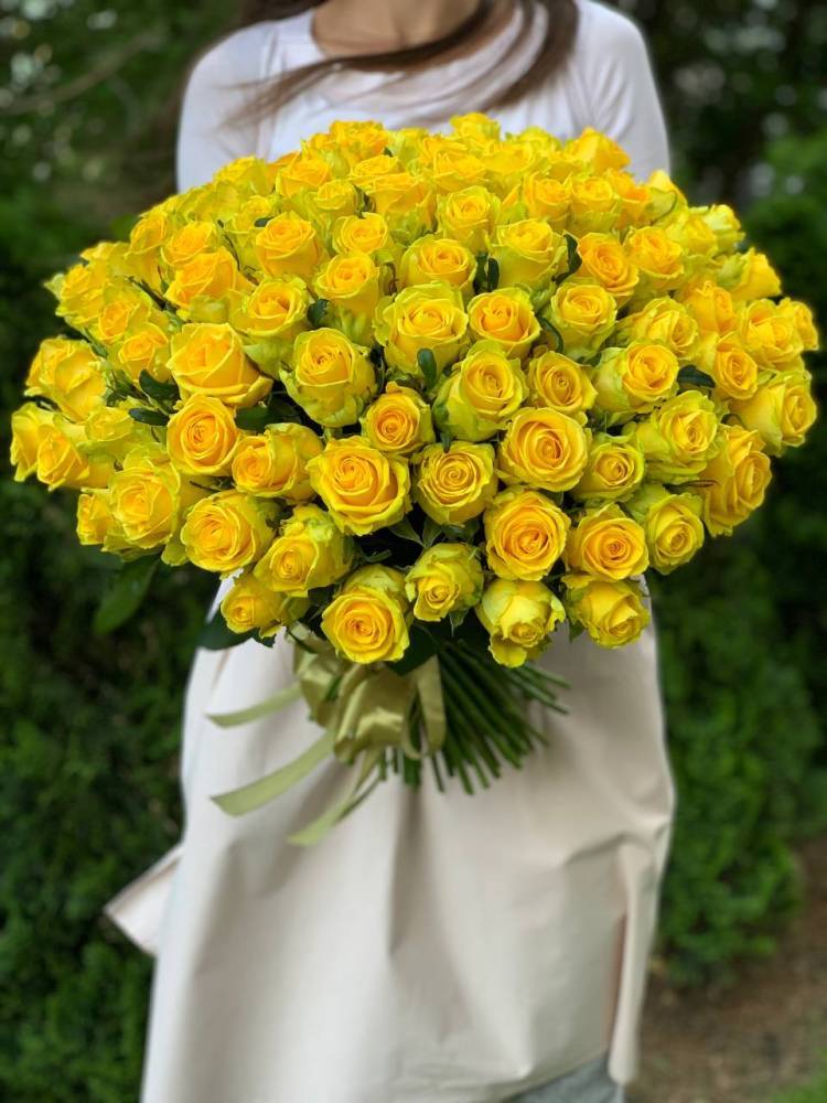 bouquet of 101 yellow roses