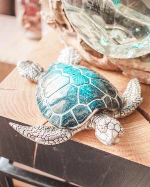 Statuette Turtle Josie blue/silver 18 cm - flowers delivery Dubai