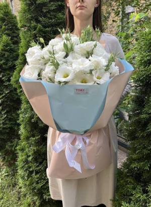 Bouquet of 15 white eustomes - flowers delivery Dubai