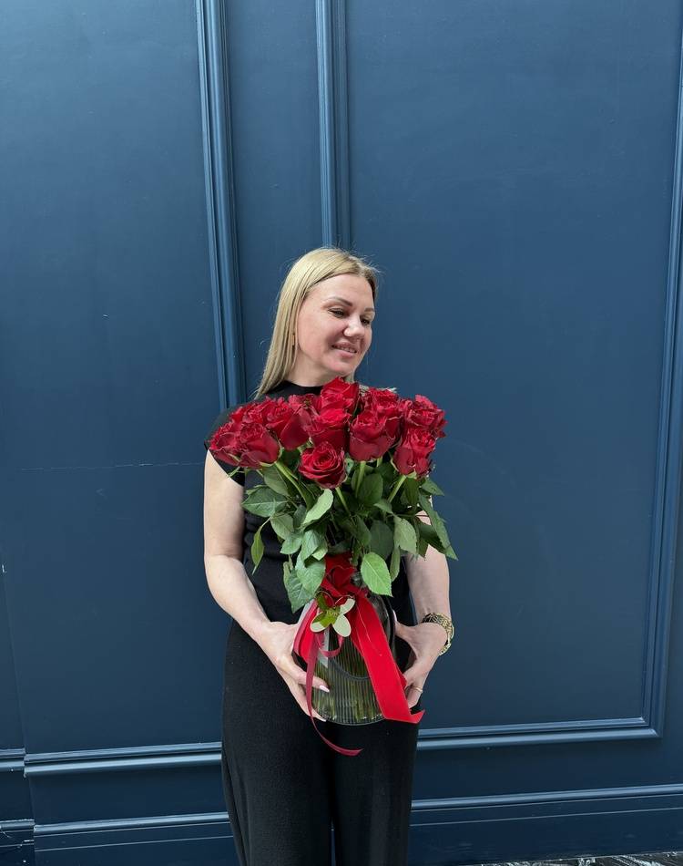 31 red roses in a vase