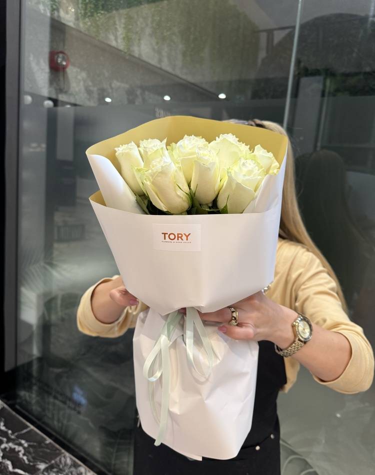 Bouquet of 15 White Roses