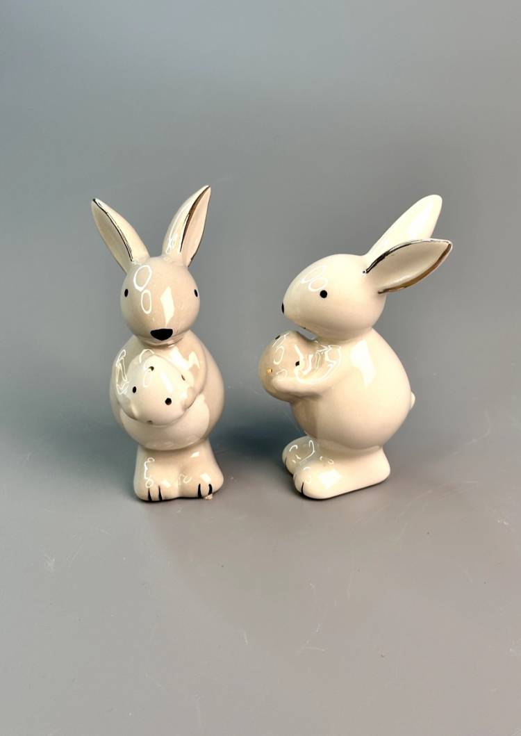Statuette Bunny with egg gray/white ceramic 5*9*4 cm