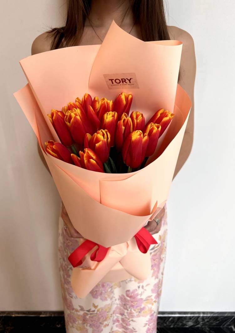Bouquet of 15 tulips "Ogonyok"