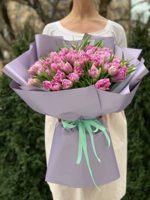 Букет 101 пионовидный лилово-розовый тюльпан - flowers delivery Dubai