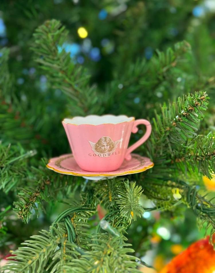 Christmas pendant "Cup with GOODWILL logo on a saucer" pink 11 cm.