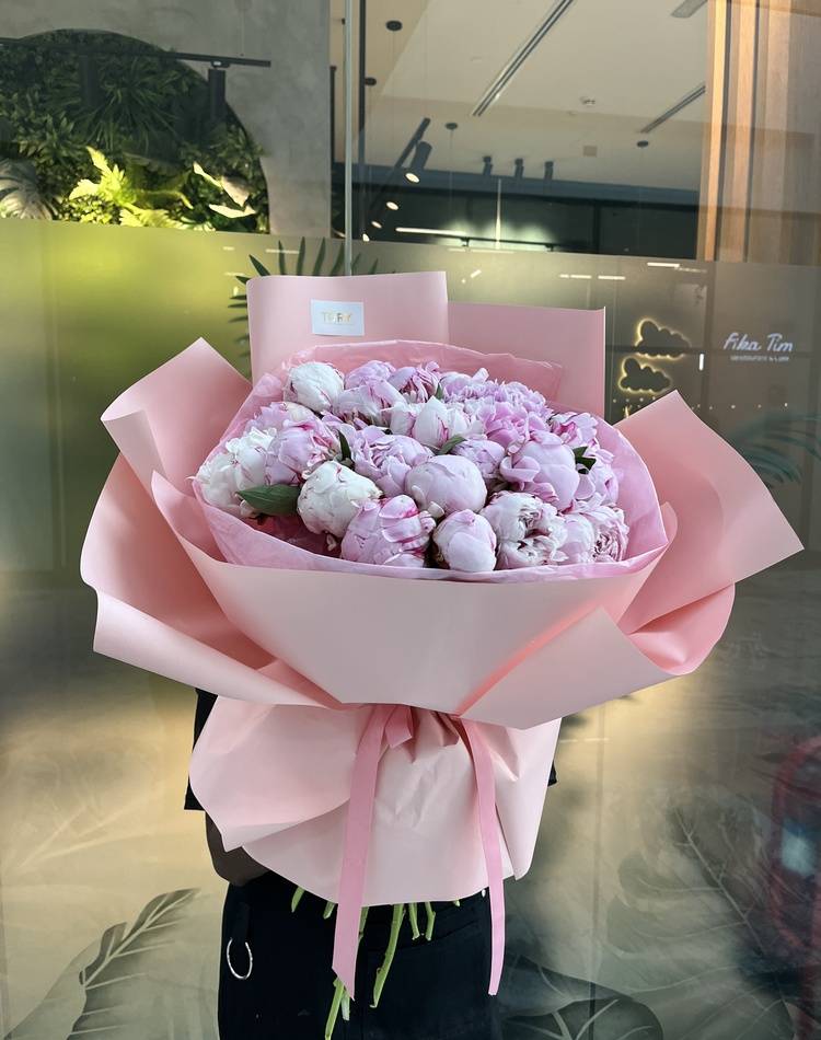 Bouquet of 25 pink peonies