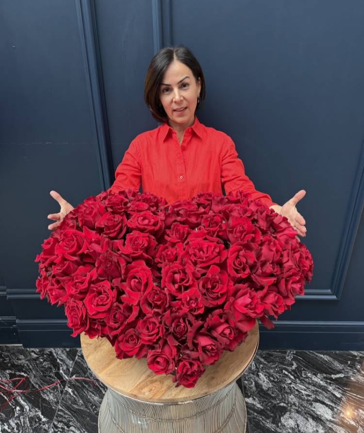 French roses in a heart-box 