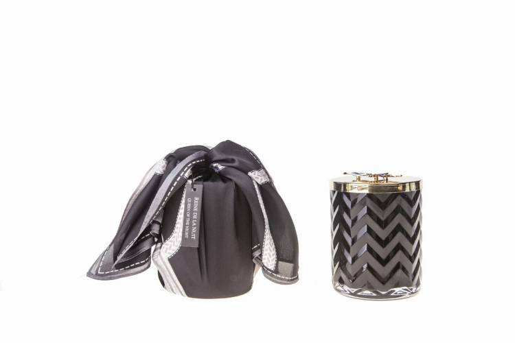 Scented candle Black with scarf GOLD, 450 g