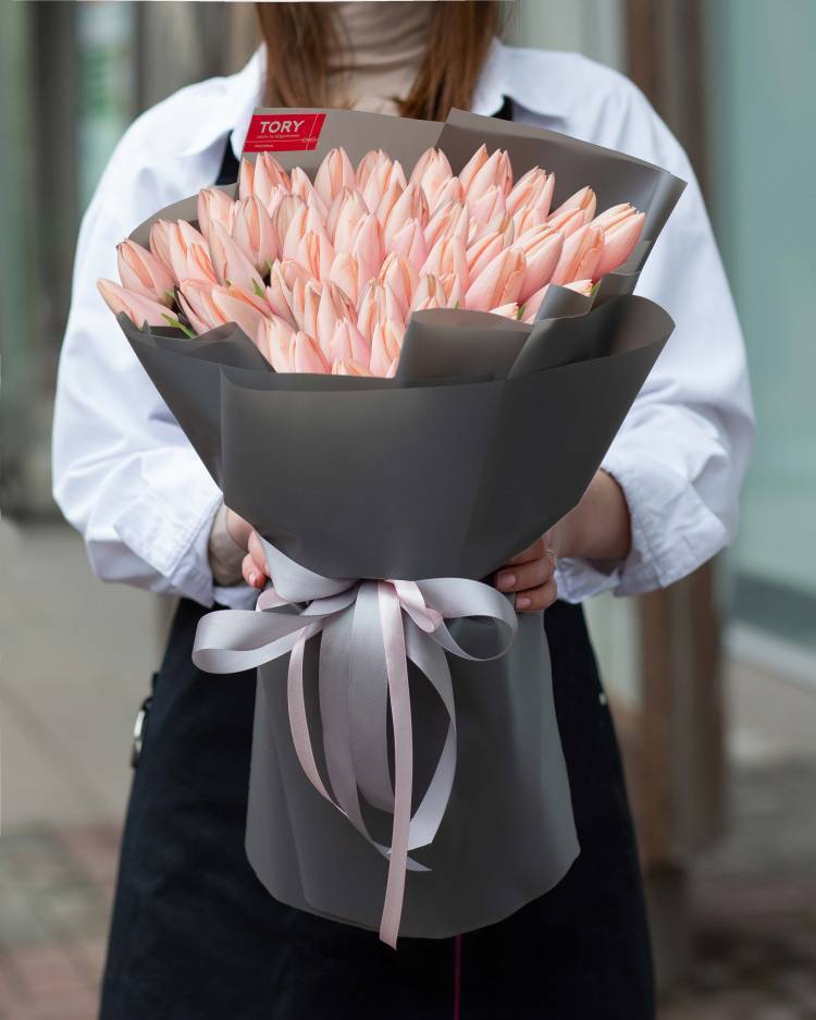 Bouquet of 51 peach tulips
