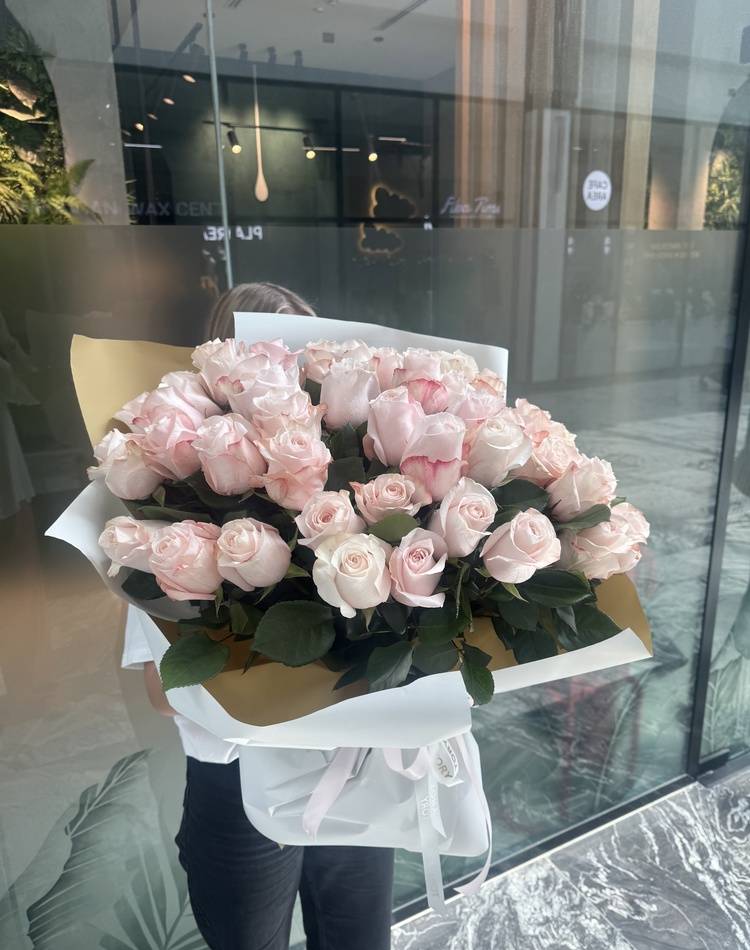 bouquet of 49 roses PomaRosa