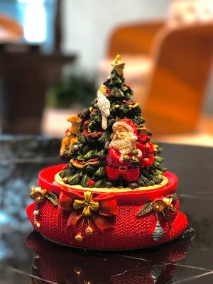 Christmas tree turning with music poly - flowers delivery Dubai