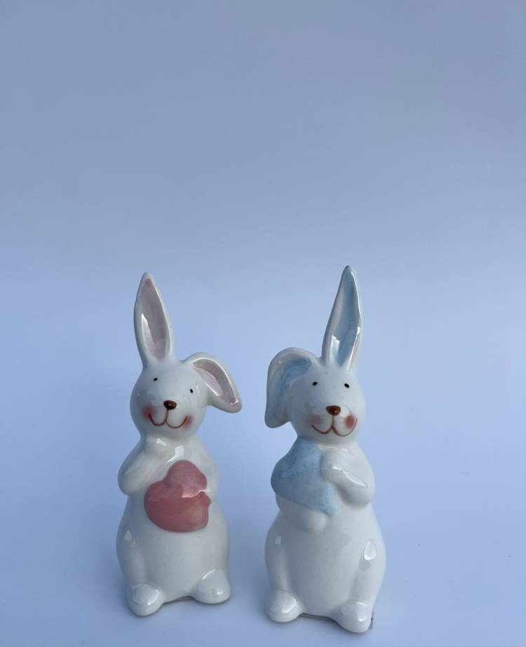 Bunny with a heart ceramic white 4*10*4 cm