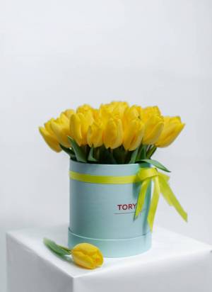 35 Yellow Tulips in a Hat Box - flowers delivery Dubai