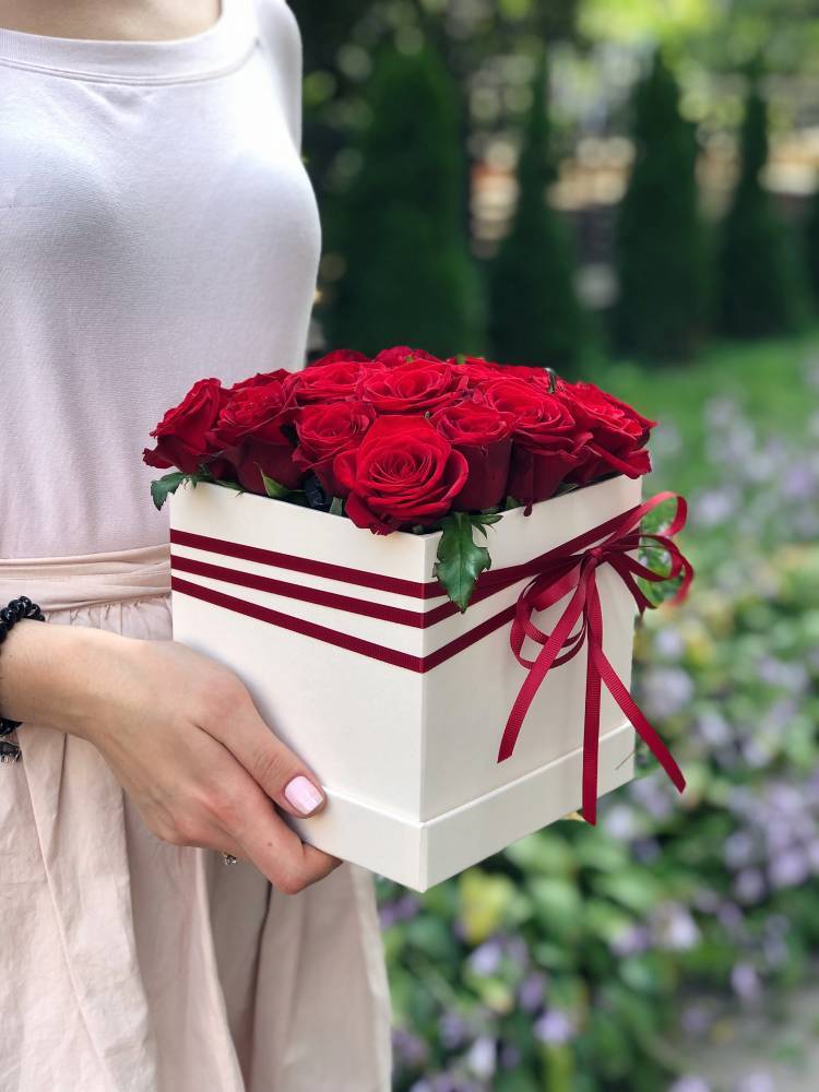 17 Red Roses in a Box