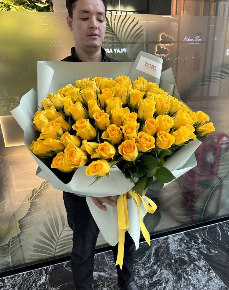 bouquet of 101 yellow roses