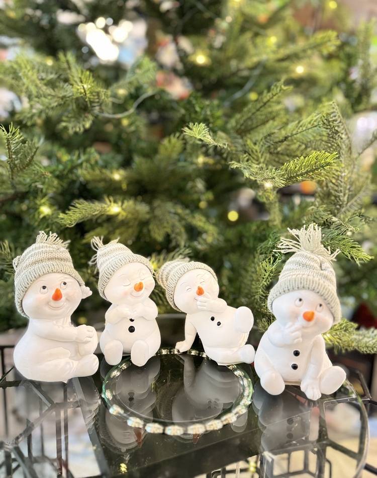 Snowman sitting with hat grey, assorted, 9x8x11cm