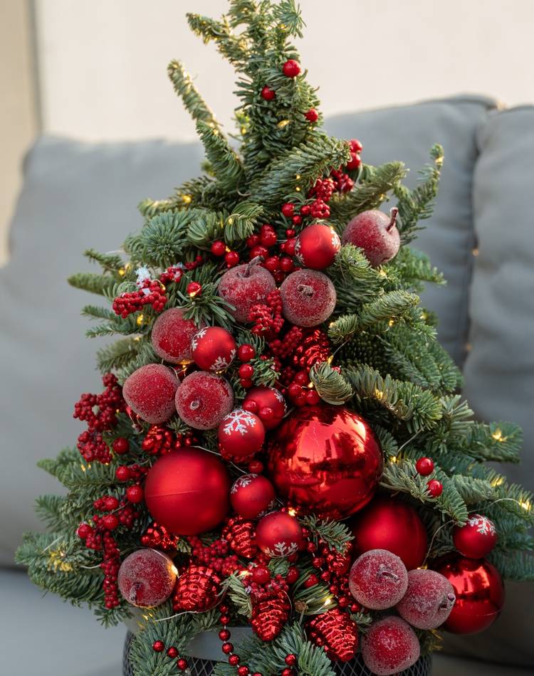 FRESH Christmas tree red toy