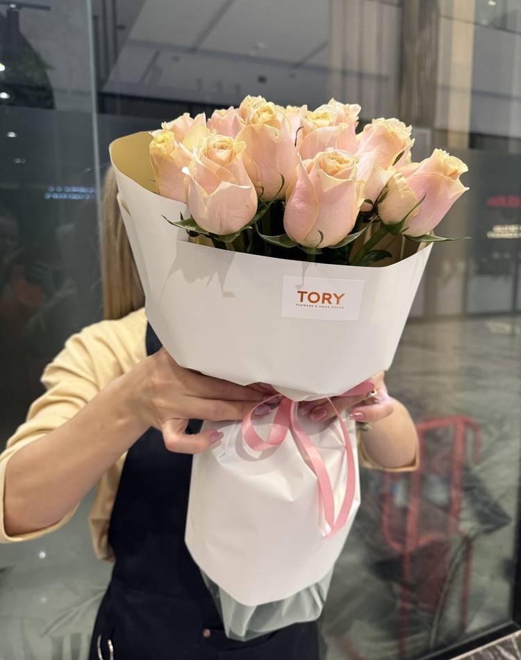 Bouquet of 15 Peach Roses