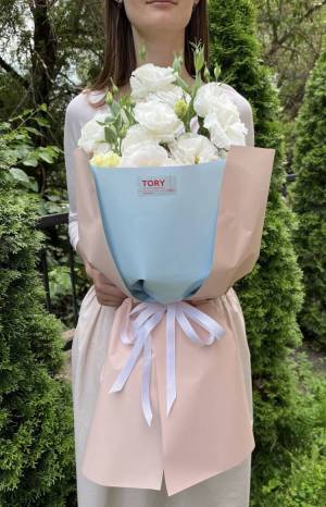 Bouquet of 5 white eustomas - flowers delivery Dubai