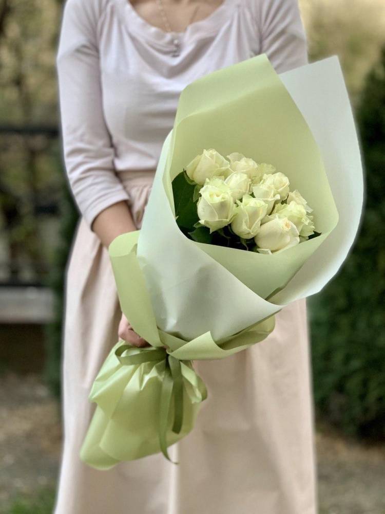 Bouquet of 11 White Roses