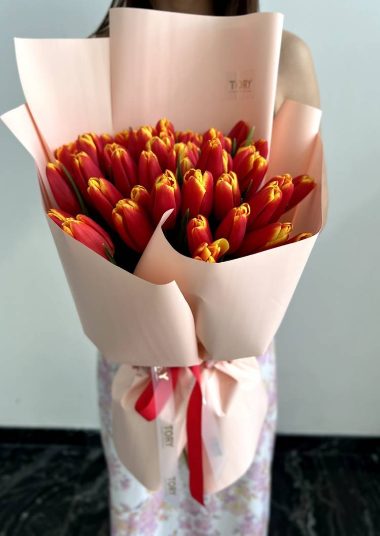 Bouquet of 25 tulips "Ogonyok"